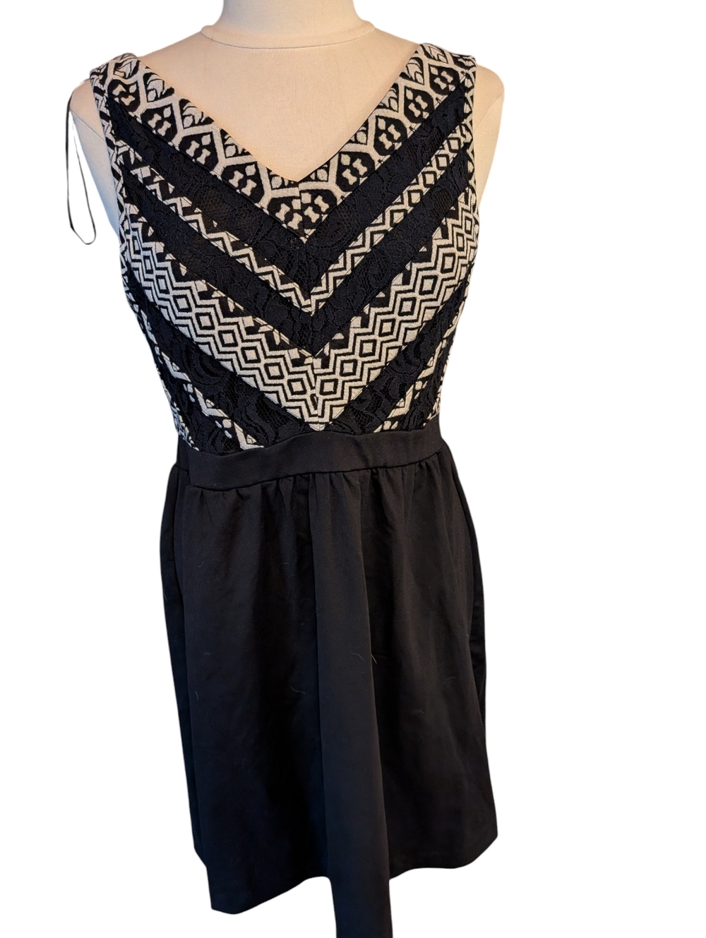 Cynthia Rowley NWT Black And White Textured Dress Stretchy Sleeveless NWT